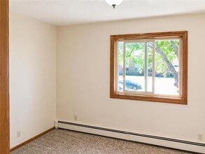 1515 Darling Dr in Worthington, MN - Building Photo - Building Photo