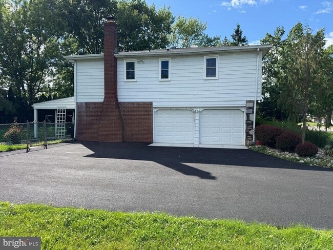 property at 806 Warfield Ln