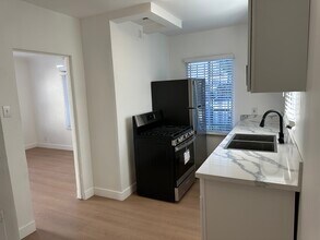 2651 S Cloverdale Ave, Unit 2651 in Los Angeles, CA - Building Photo - Building Photo