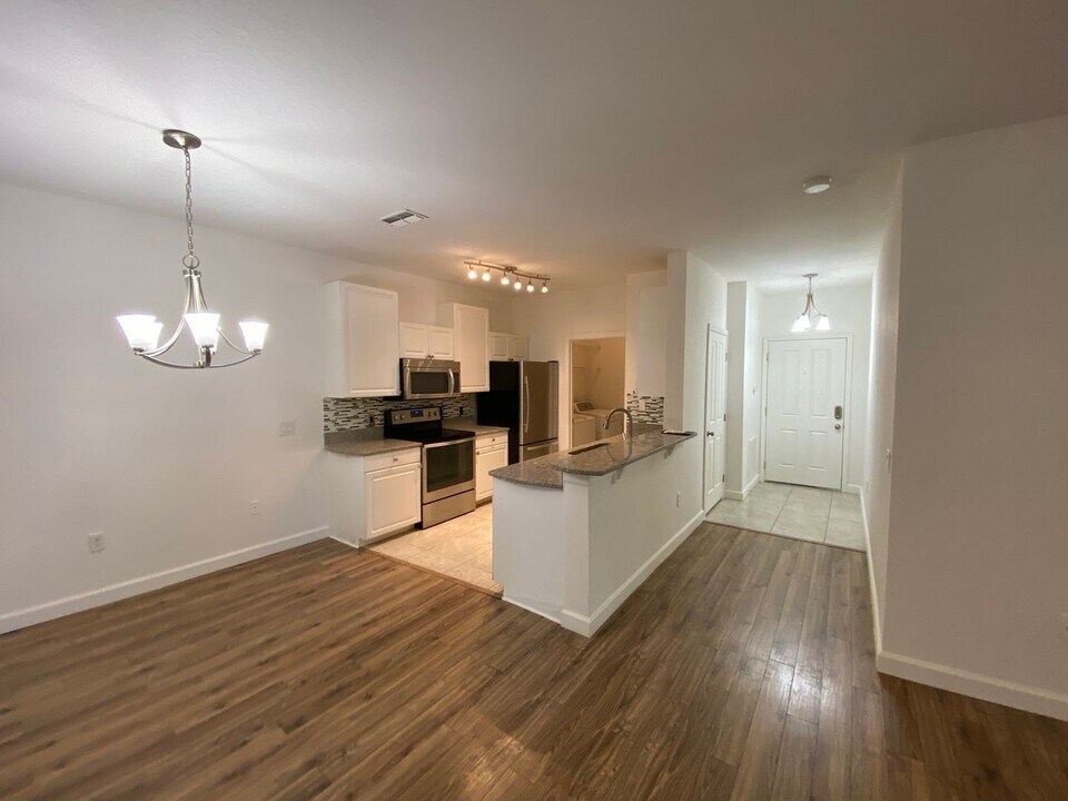 1002 Hemingway Cir in Haines City, FL - Building Photo