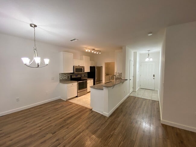 property at 1002 Hemingway Cir