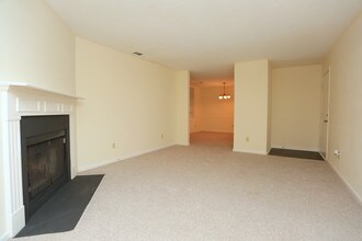 The Vistas Apartments in Macon, GA - Building Photo - Interior Photo