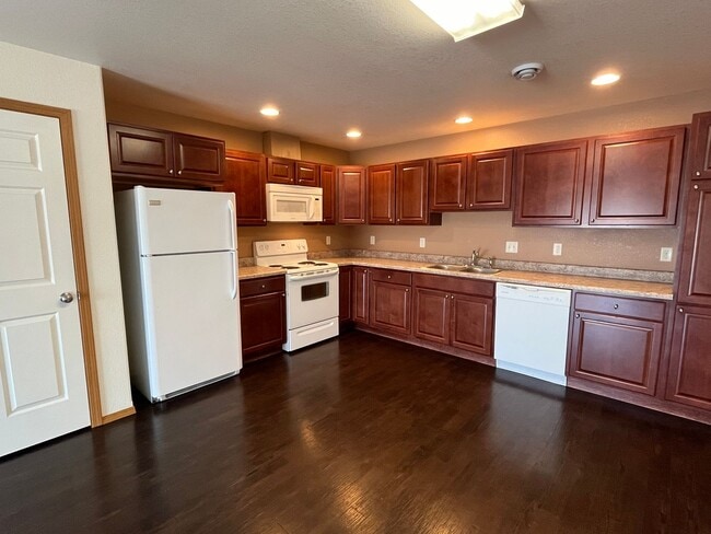 505-516 16th Ave Cir NE in Watertown, SD - Building Photo - Building Photo