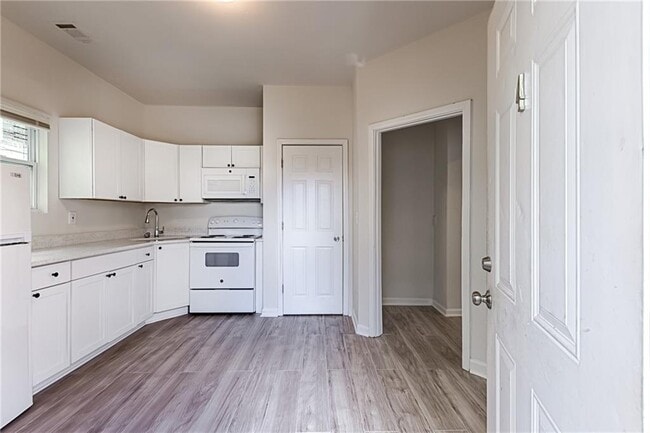 987 Dimmock St SW in Atlanta, GA - Building Photo - Building Photo