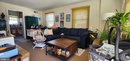 5828 Biscayne Dr in Alexandria, VA - Foto de edificio - Building Photo