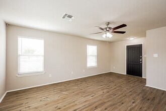 5738 Red Canyon in San Antonio, TX - Building Photo - Building Photo