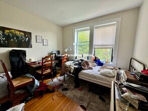 1681 Commonwealth Ave, Unit 4 in Brighton, MA - Building Photo - Building Photo