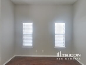 8035 Dove Trail Dr in San Antonio, TX - Building Photo - Building Photo