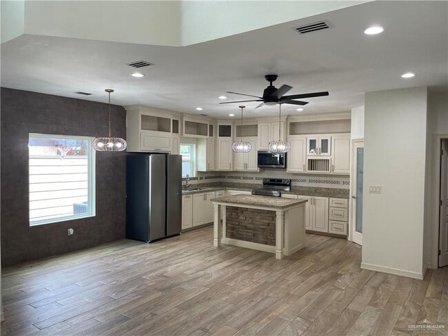 8 Sunset Dr in Mission, TX - Building Photo - Building Photo