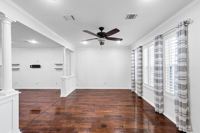 property at 902 Fairgate Dr