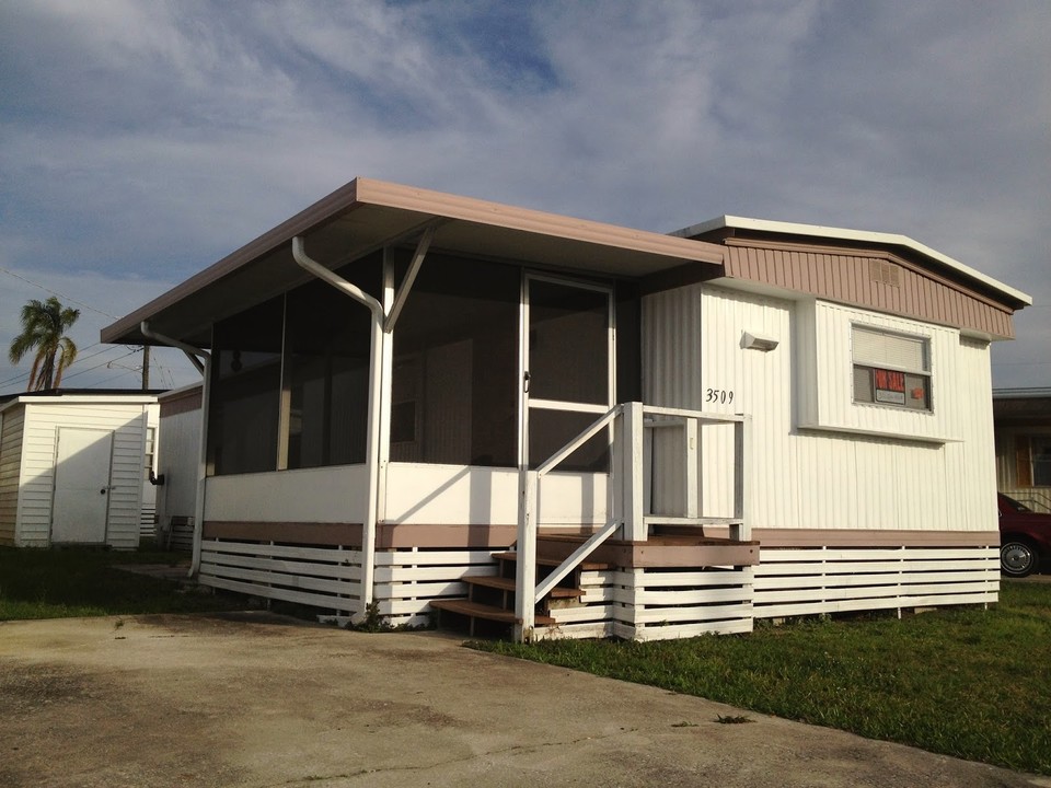 Tropical Trail Villa in Merritt Island, FL - Building Photo