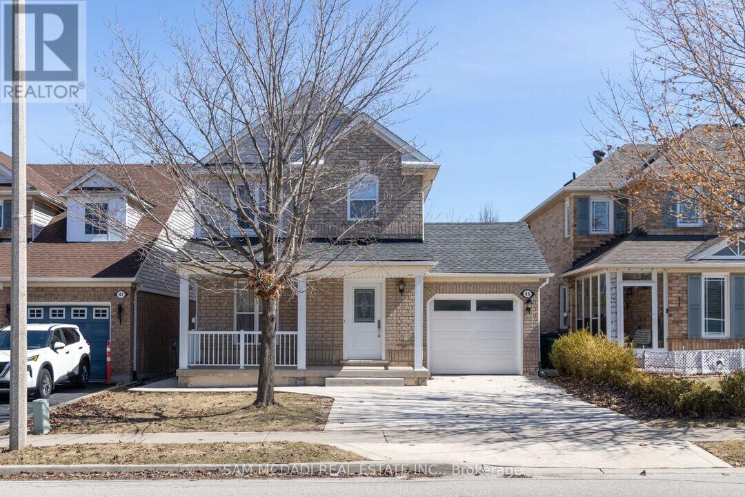 45 Springhurst Ave in Brampton, ON - Building Photo