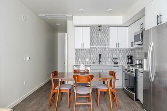 10050 NE 10th St, Unit FL5-ID948 in Bellevue, WA - Building Photo - Building Photo