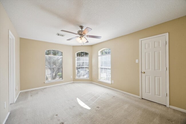 19010 Country Square Dr