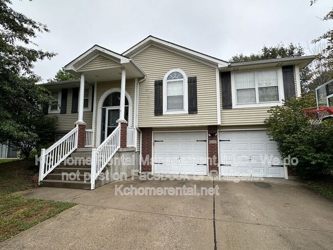 625 NW Rosaceae Dr in Blue Springs, MO - Building Photo - Building Photo