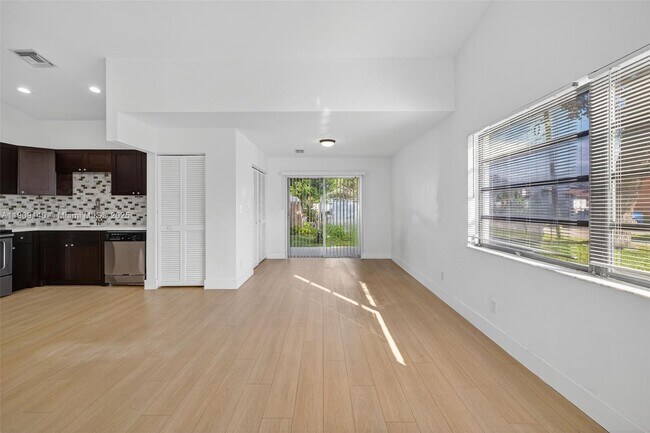 339 SW 15th St in Dania Beach, FL - Building Photo - Building Photo