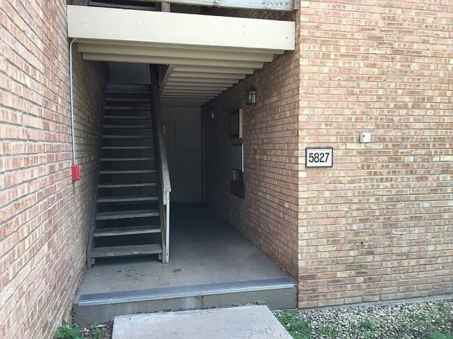 5827 Oakwood Dr in Lisle, IL - Building Photo - Building Photo