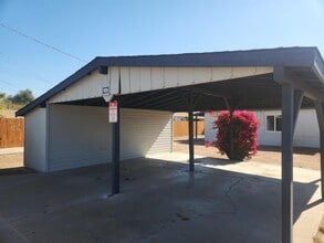 1924 W Earll Dr in Phoenix, AZ - Foto de edificio - Building Photo