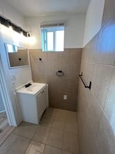 7342 N 38th Dr, Unit 1 in Phoenix, AZ - Foto de edificio - Building Photo