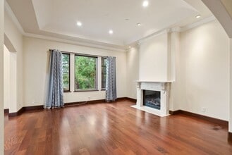 512 Lakeview Way in Emerald Hills, CA - Building Photo - Building Photo