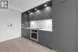 259 The Kingsway in Toronto, ON - Building Photo - Building Photo