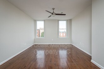 230 S Broadway-Unit -Apt 5 in Baltimore, MD - Foto de edificio - Building Photo