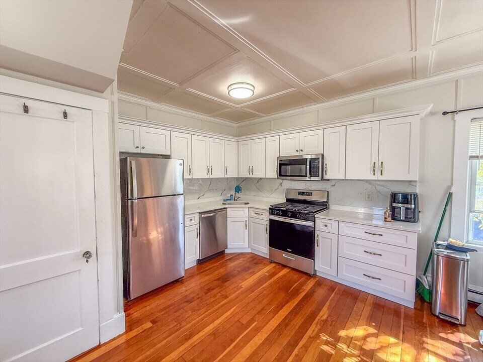 106 Washington St in Malden, MA - Building Photo