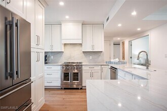 400 Park Shore Dr in Naples, FL - Building Photo - Building Photo