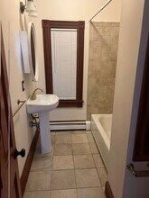 22 Kingman Ave, Unit 2nd Floor in Mansfield, MA - Foto de edificio - Building Photo