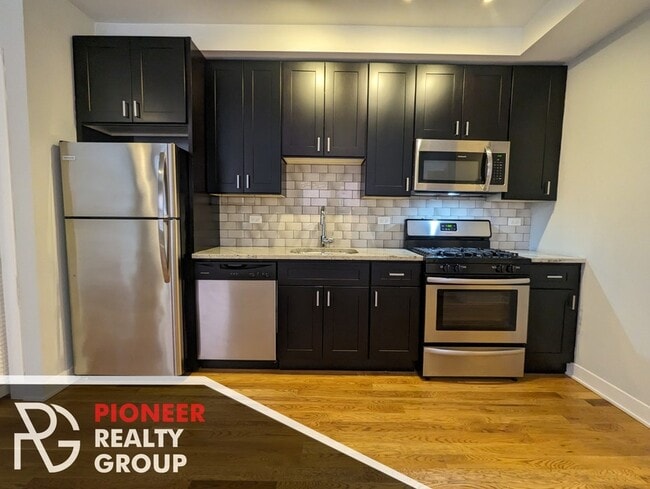 2207 W Eastwood Ave, Unit 3