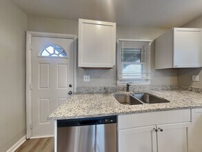 4308 NE 38th St in Kansas City, MO - Building Photo - Building Photo