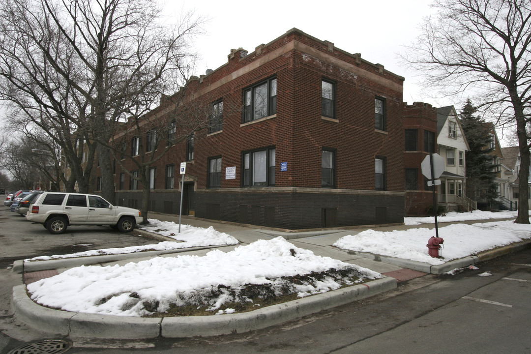 4435 N Leavitt St in Chicago, IL - Building Photo