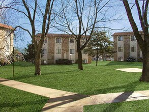 El Chaparral Apartments in Riverside, MO - Building Photo - Building Photo