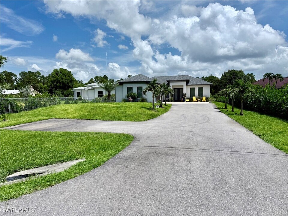 2475 29th Ave NE in Naples, FL - Building Photo