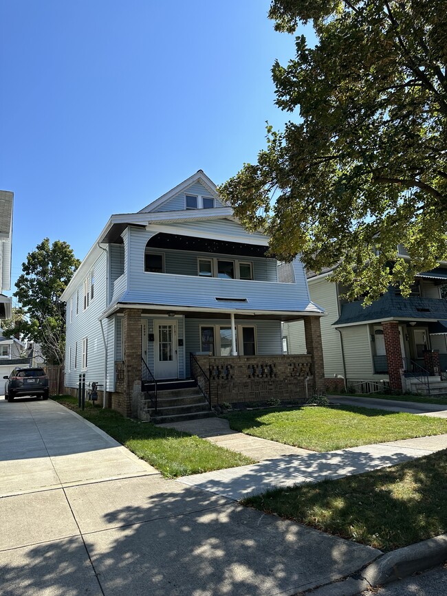 2101 Waterbury Rd, Unit 2101 in Lakewood, OH - Building Photo - Building Photo