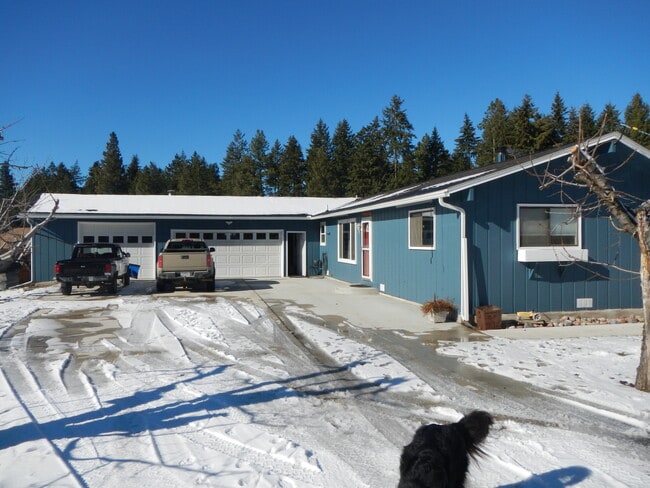 14328 Sylvan Dr in Bigfork, MT - Building Photo - Building Photo