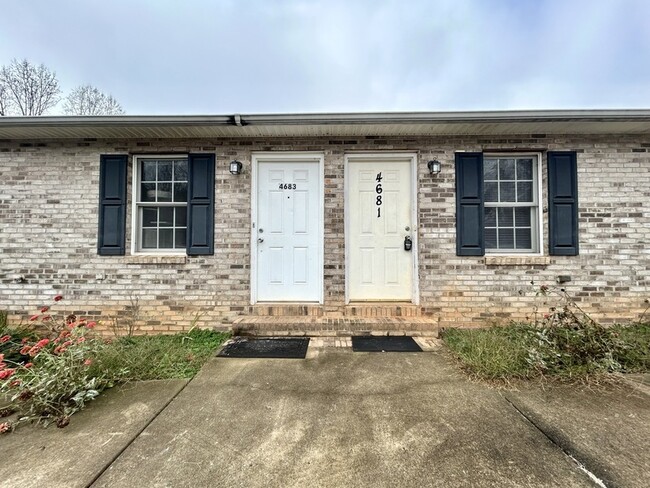 4681 Grassy Creek Rd in Denver, NC - Foto de edificio - Building Photo