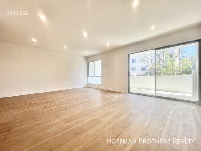 11600 Rochester Ave in Los Angeles, CA - Building Photo - Building Photo