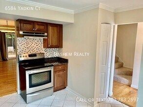 6584 Yadkin Ct in Alexandria, VA - Building Photo - Building Photo
