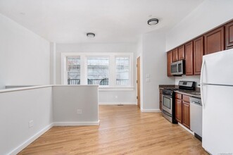 1 E Main St-Unit -5 in Riverhead, NY - Building Photo - Building Photo