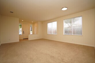 962 Baines St in East Palo Alto, CA - Building Photo - Building Photo