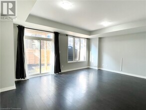 320 Squire Cres in Oakville, ON - Building Photo - Building Photo