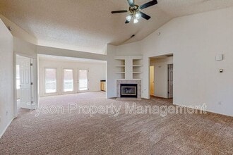5201 Tamariz Dr NW in Albuquerque, NM - Building Photo - Building Photo