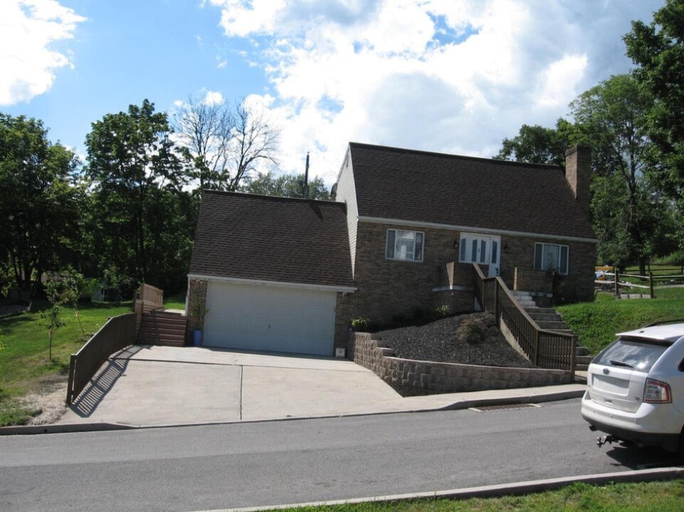 1815 N 6th Ave in Altoona, PA - Building Photo