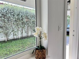 2827 SW 24th St in Miami, FL - Building Photo