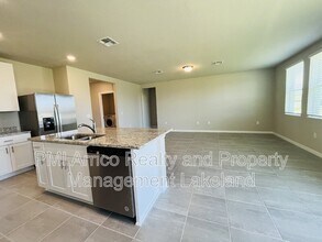 1061 Oak Vly Dr in Auburndale, FL - Building Photo - Building Photo