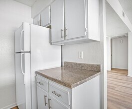 2111 Holly Hall St in Houston, TX - Building Photo - Building Photo