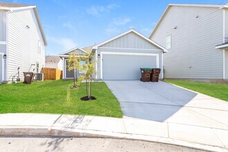 4332 Levee Rdg in San Antonio, TX - Building Photo - Building Photo