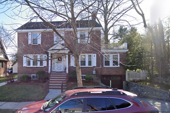 property at 21 Lawrence Ln