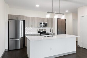 2420 E Capitol Dr in Shorewood, WI - Building Photo - Building Photo